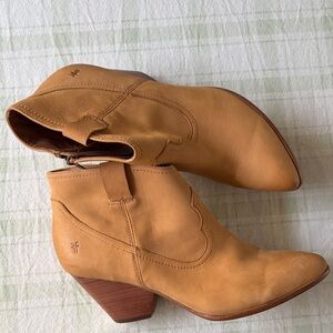 Frye Women's Tan Leather Ankle Boots - Stylish Western-Inspired Booties